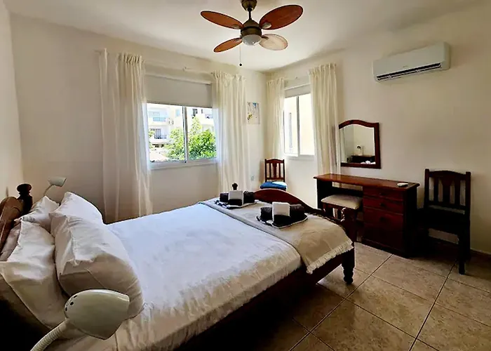 Calm Seaview Nest On The Hillside Apartmán