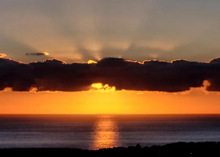 Calm Seaview Nest On The Hillside Apartmán