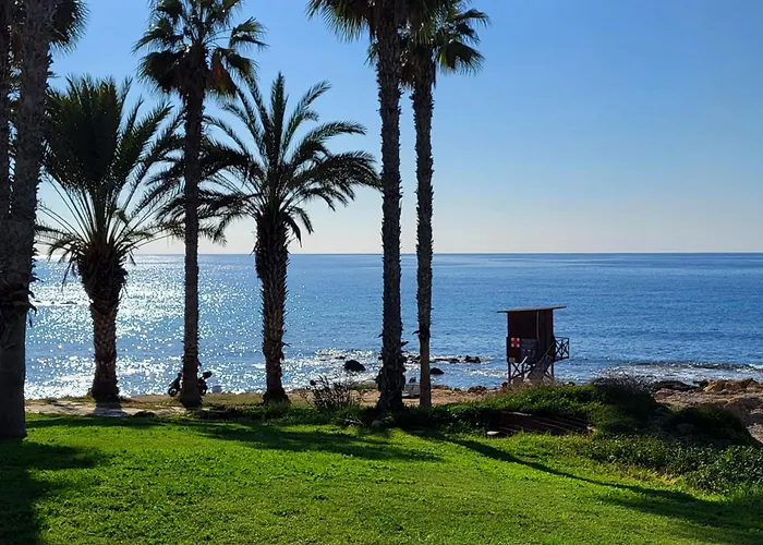 Calm Seaview Nest On The Hillside Lägenhet