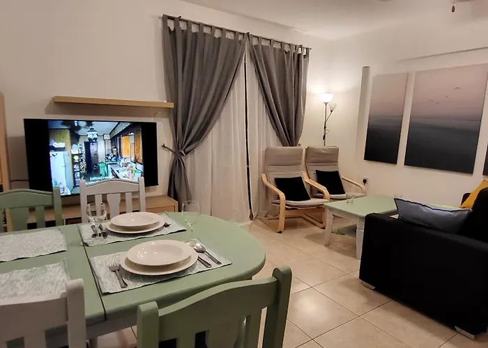 Calm Seaview Nest On The Hillside