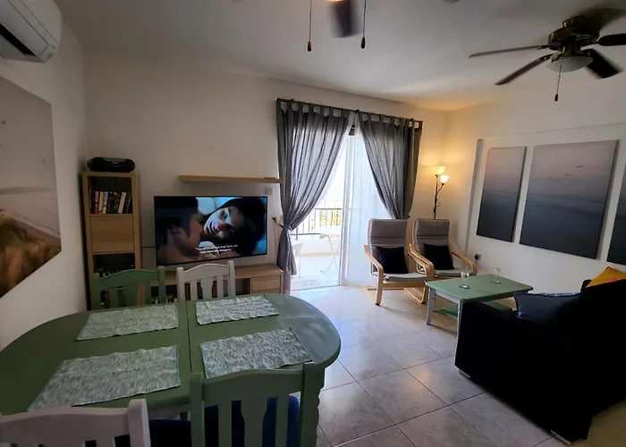 Calm Seaview Nest On The Hillside Lägenhet